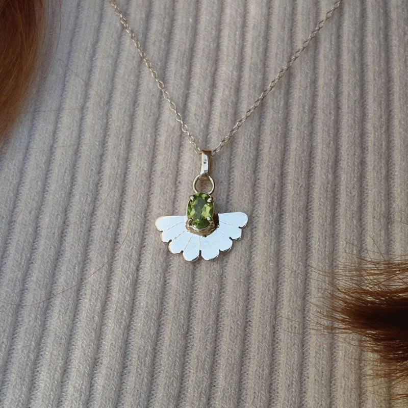 Collier Gingko et péridot 1