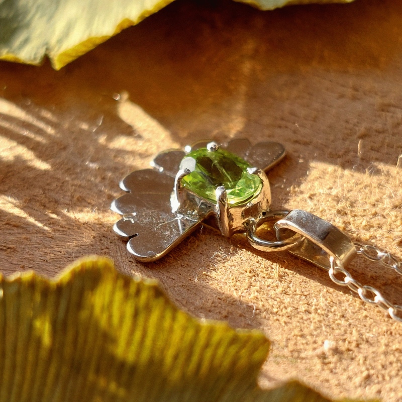 Collier Gingko et péridot 5